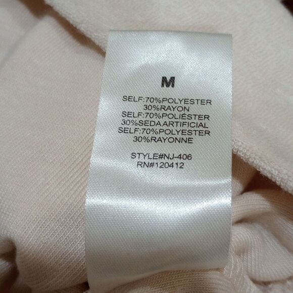 Elegant Cream Hoodie and Shorts Set - Picture 11 of 14